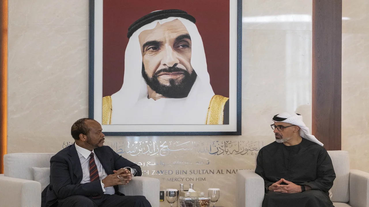 خالد بن محمد بن زايد يناقش تعزيز التعاون مع ملك إسواتيني